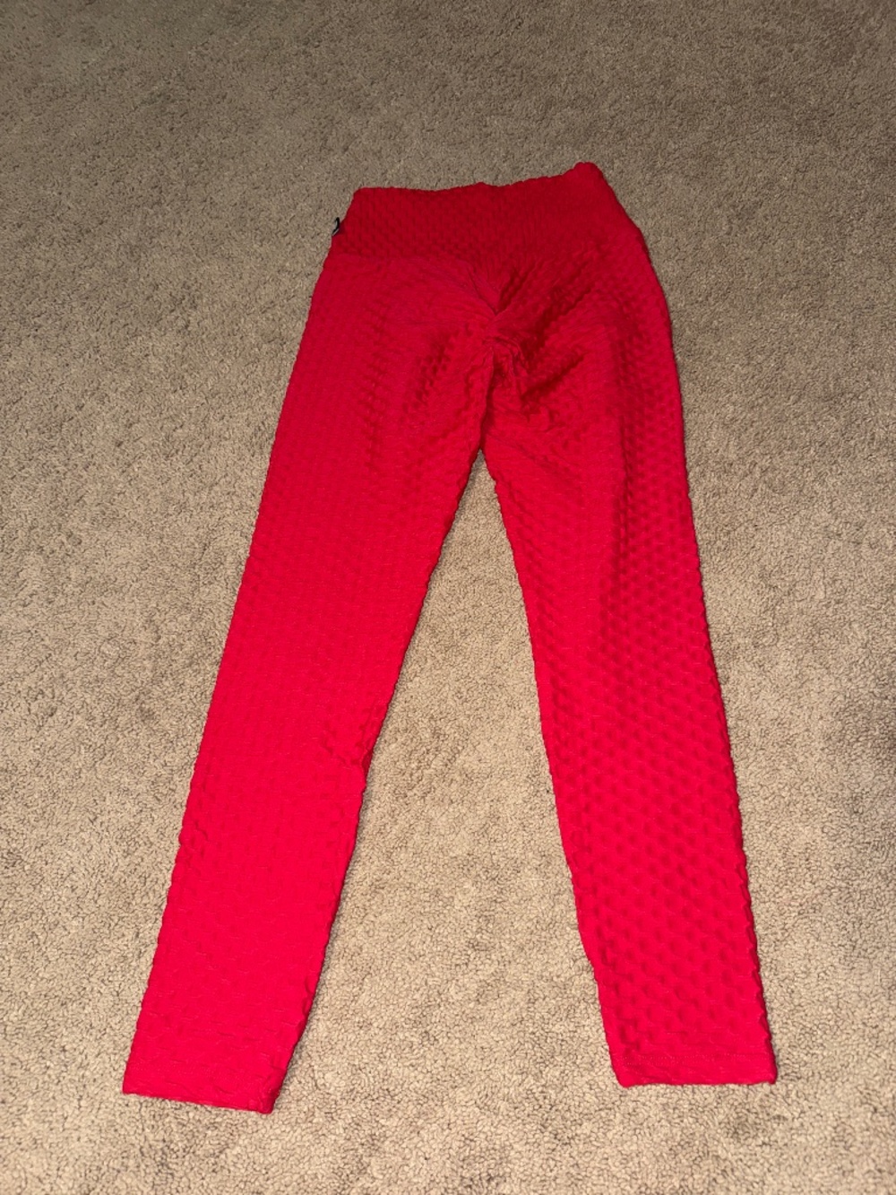 Born Primitive Summit Scrunchy Butt leggings (red) Size Medium
